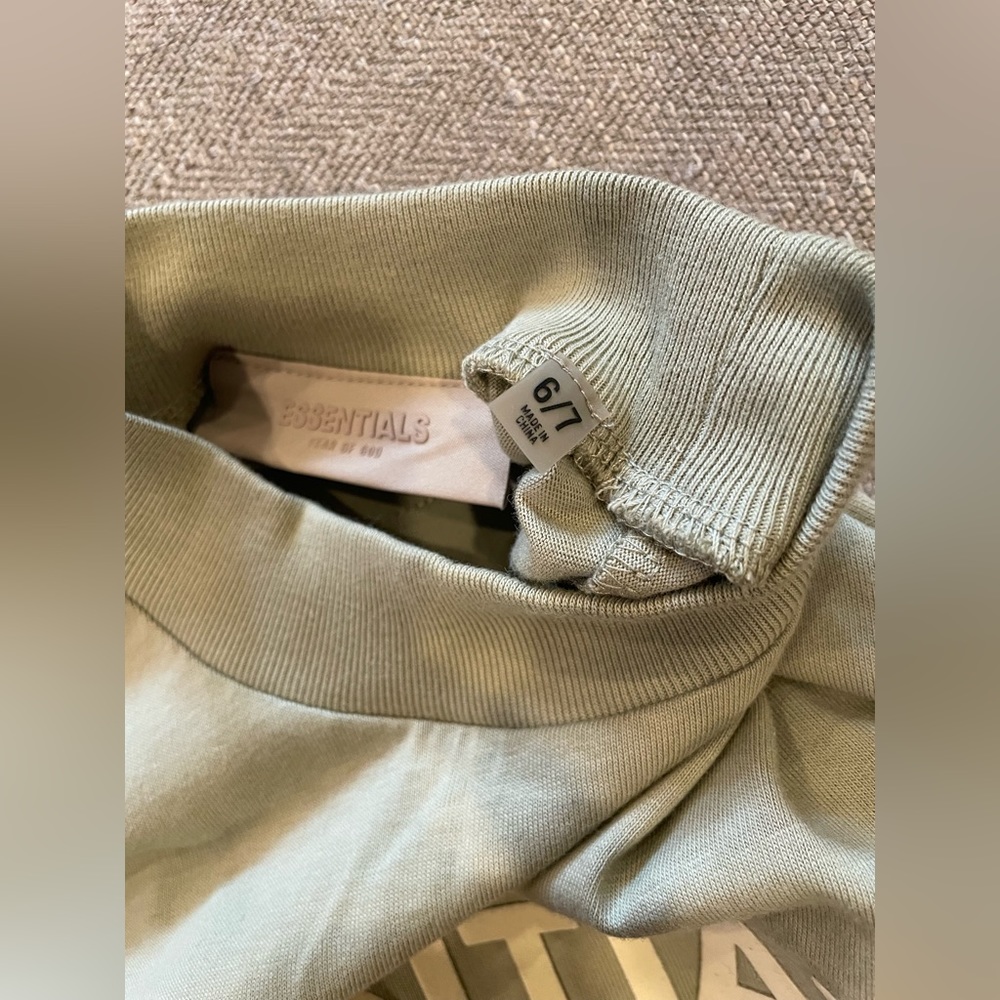 Essentials sweatshirt - Picture 6 of 7